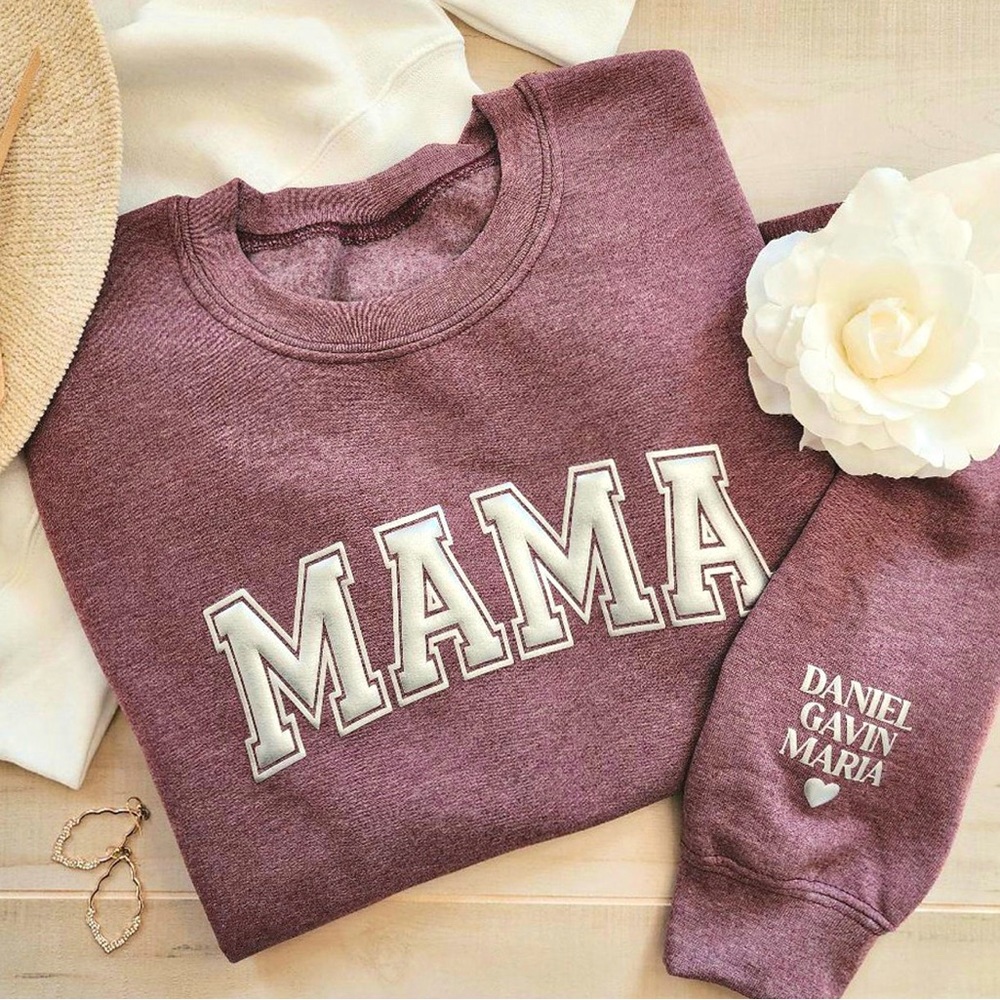 Custom MAMA sweatshirt w/names!!